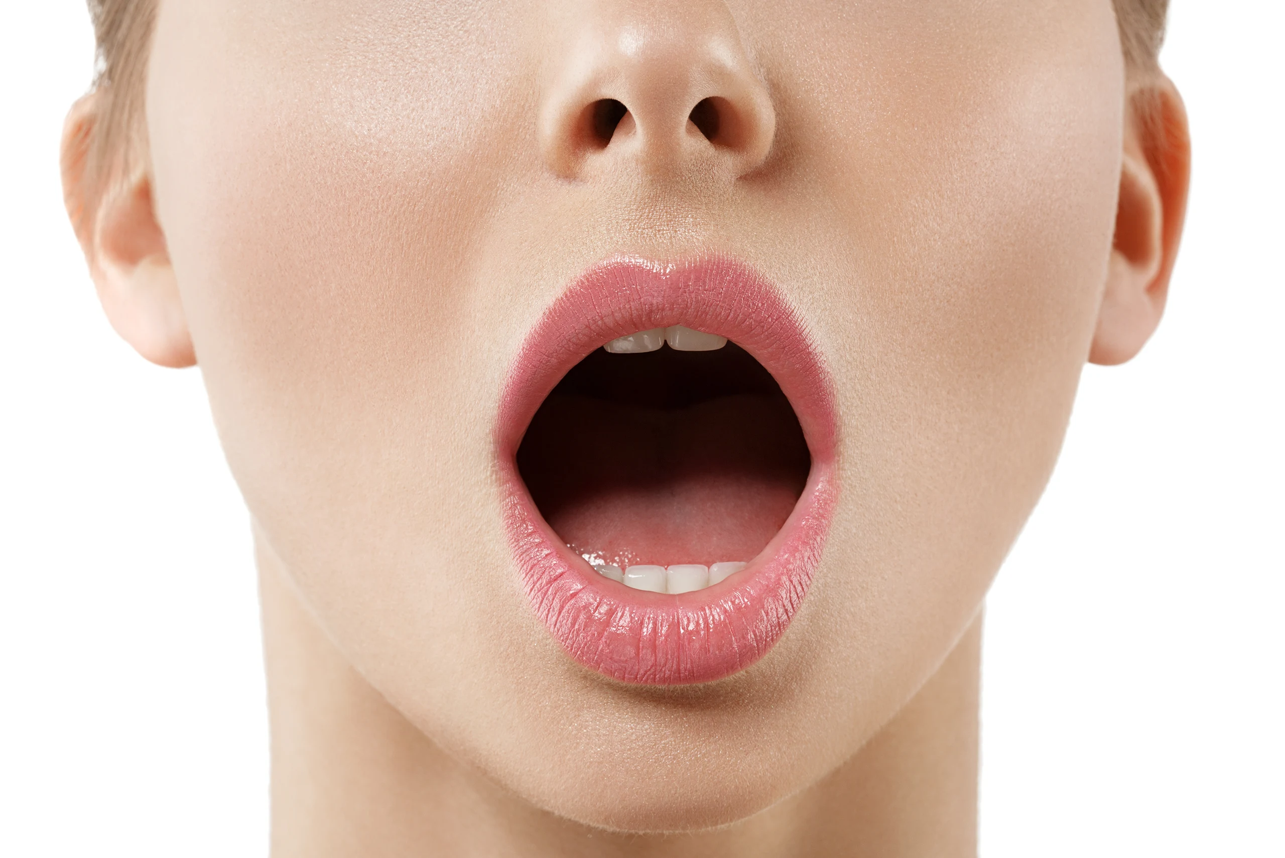 فهم العضة المفتوحة: الأسباب، التأثيرات، وخيارات العلاج التقويمي