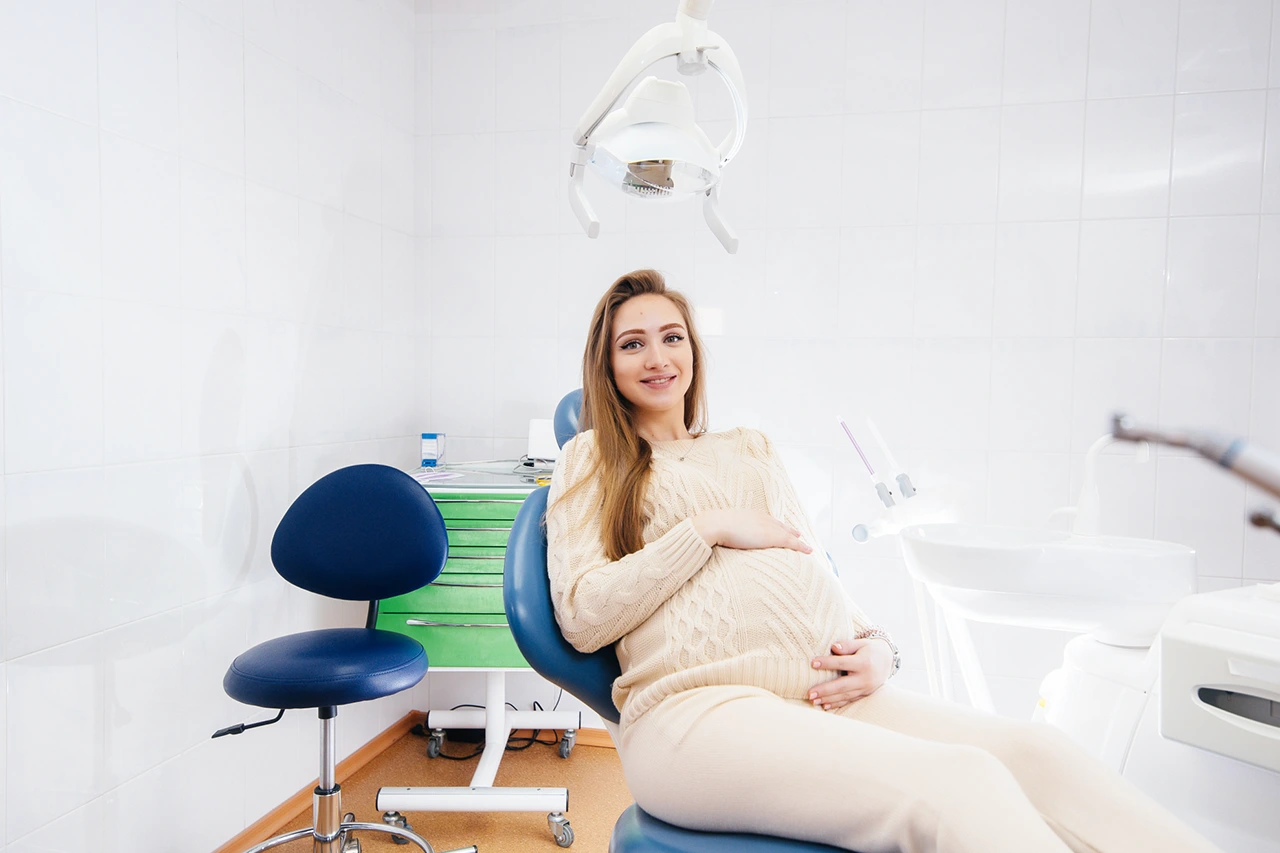 صحة الفم أثناء الحمل: المشكلات الشائعة وطرق الوقاية منها