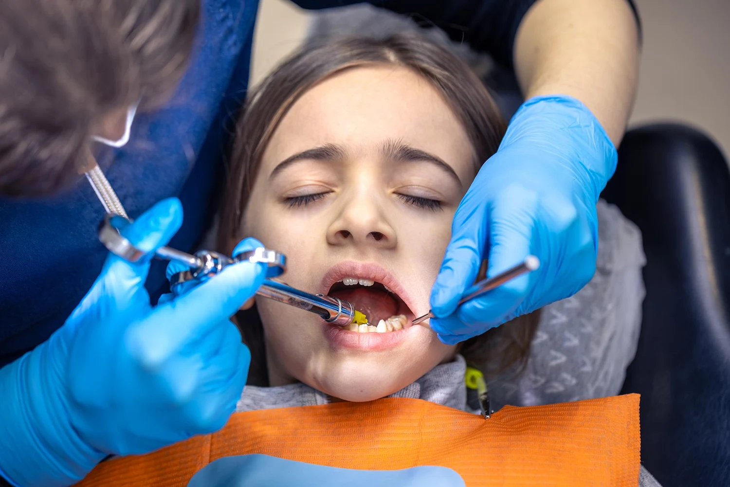 طب أسنان الأطفال… ولماذا وجود هذا التخصص في ريتاج ميديكال سنتر يصنع فرقاً حقيقياً في صحة طفلك ؟